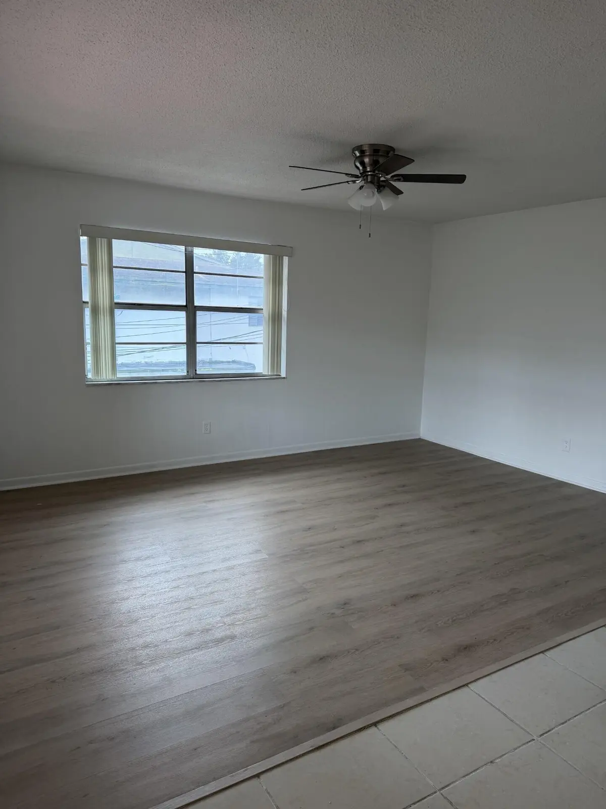 lr at 3651 SW 60th Terrace 3, Davie