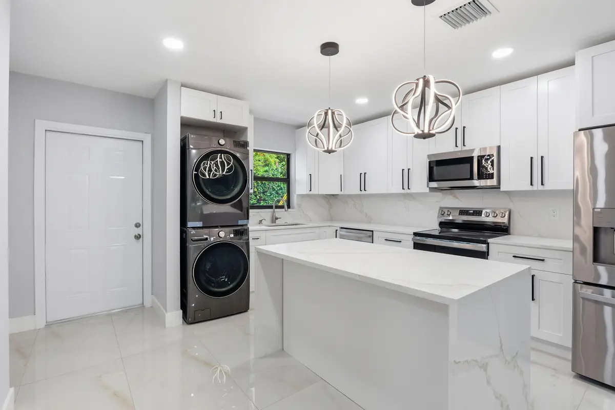 10-web-or-mls-010_0E2A0391 at 2975 NE 2ND Avenue, Boca Raton