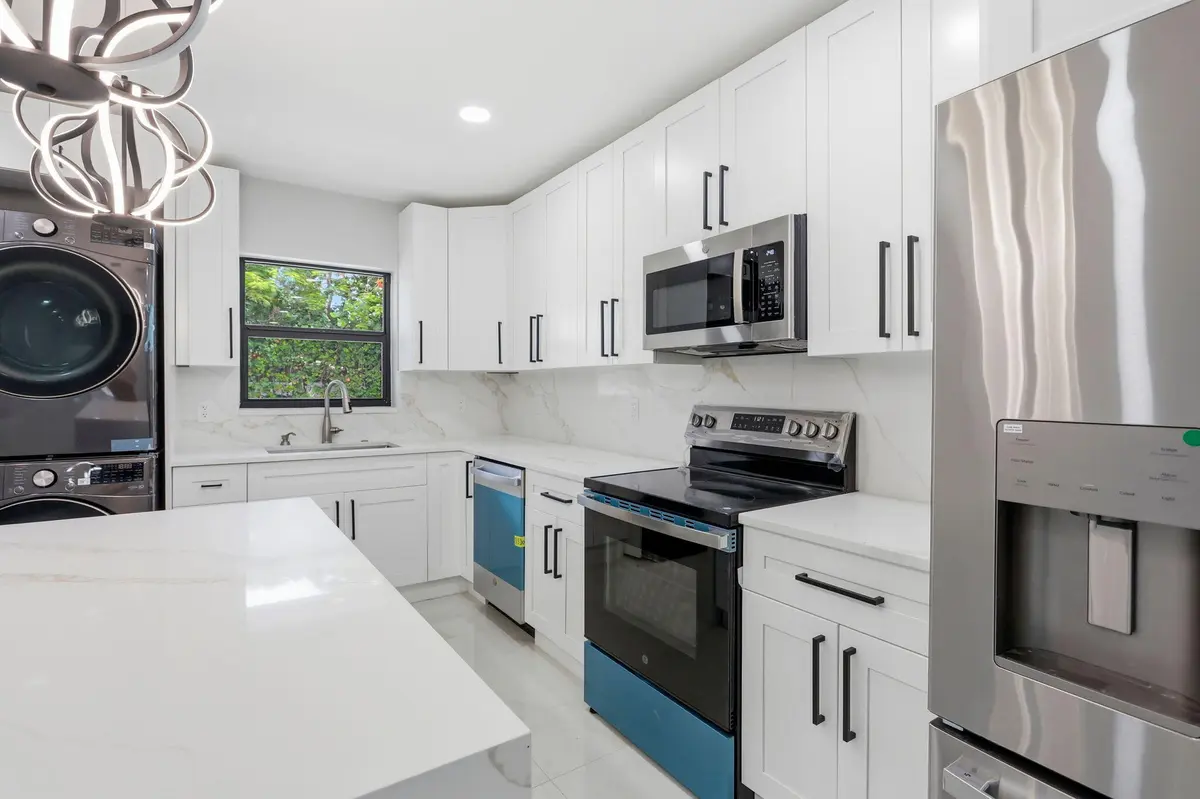 12-web-or-mls-012_0E2A0400 at 2975 NE 2ND Avenue, Boca Raton