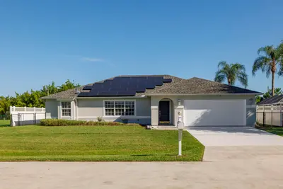 1617 SE North Blackwell Drive, Port St. Lucie – Single Family Residence for sale