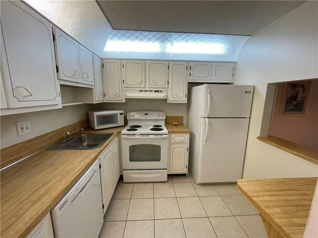 kitchen at 9233 SW 8TH Street 220, Boca Raton