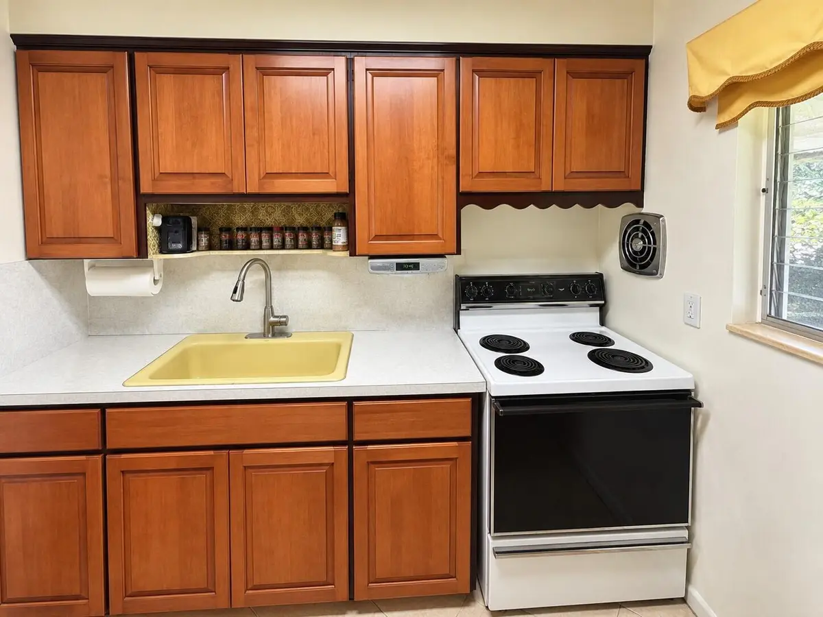 Kitchen at 110 SE 3rd Avenue, Boynton Beach