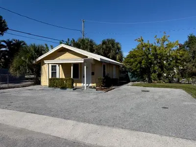 400 Metcalf Court, West Palm Beach – Single Family Residence for rent