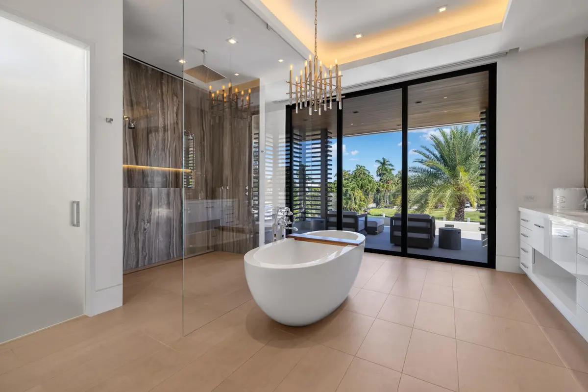 Primary Bath at 2423 Castilla Isle, Fort Lauderdale