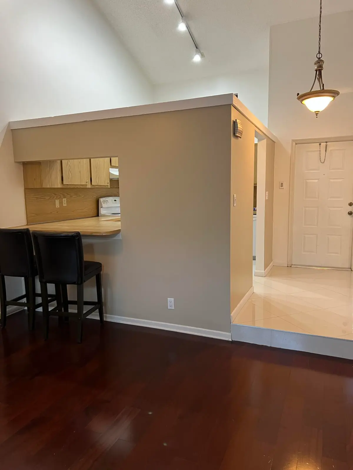 Kitchen pass through at 2800 S OAKLAND FOREST Drive 2302, Oakland Park