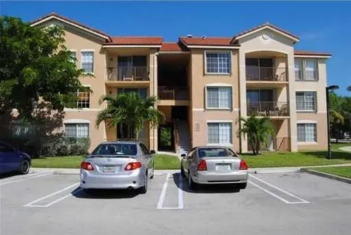 Photo 2 at 913 Villa Circle 913, Boynton Beach
