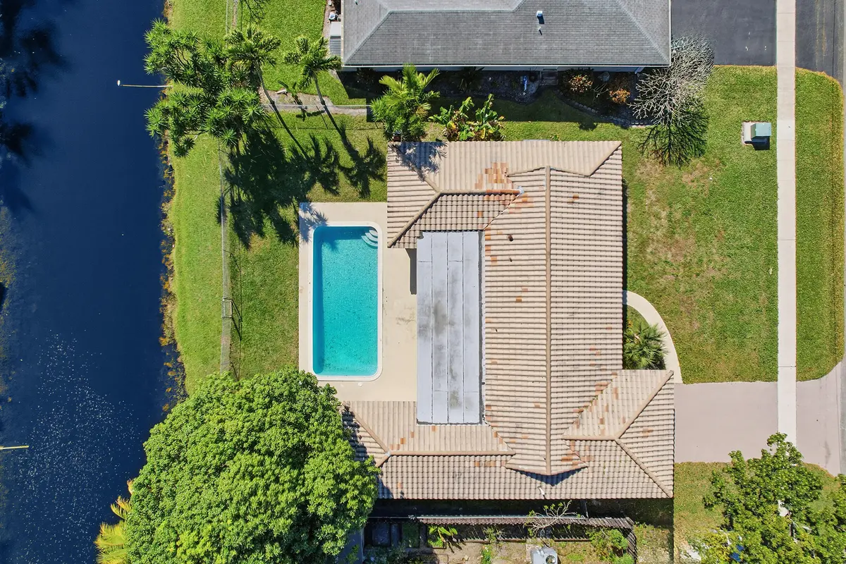 OERSIZE POOL at 1430 NW 73RD Avenue, Plantation
