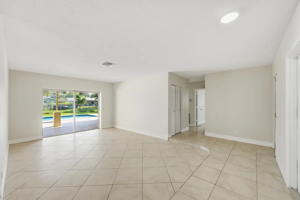 07_living room at 1430 NW 73RD Avenue, Plantation