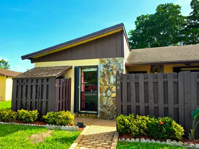 504 Briarwood Circle 1-54, Hollywood – Villa for sale
