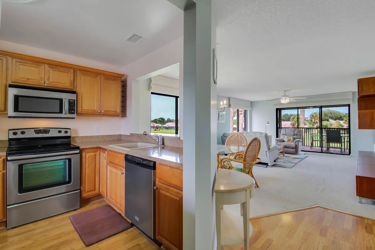 Williamsburg Kit Liv Din #204 at 6981 SE CONSTITUTION Boulevard 204, Hobe Sound
