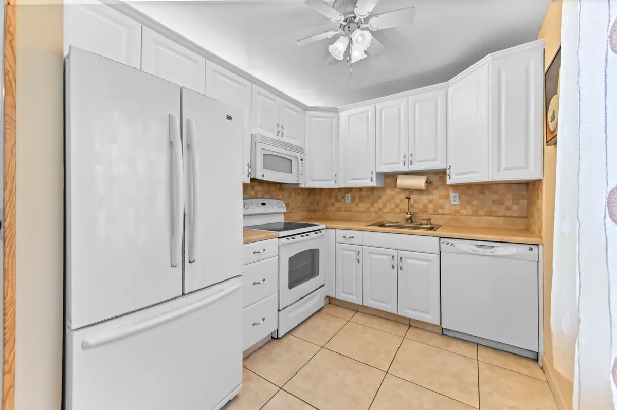 09 Kitchen 01 at 426 Burgundy I, Delray Beach