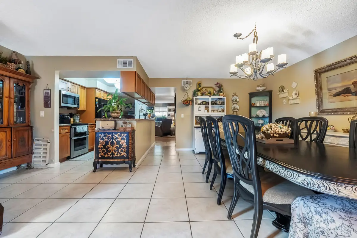 Dining - Kit at 1142 N University Drive, Plantation