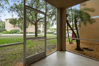 6434 EMERALD DUNES Drive 104, West Palm Beach – Condominium for sale