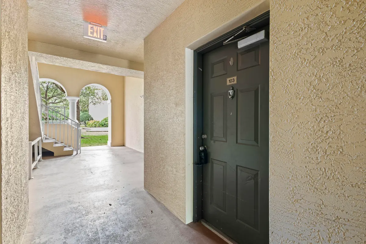 33_6450 emerald dunes dr west palm beac at 6434 EMERALD DUNES Drive 104, West Palm Beach