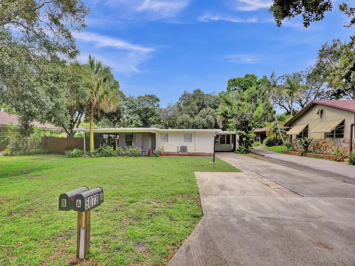 3W1A1466 at 5073 SW 28th Avenue, Dania Beach