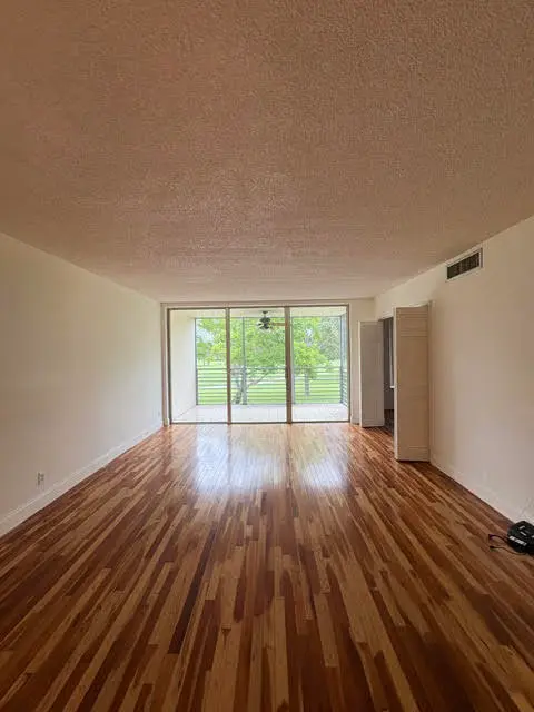 3800 Licing Room 2 at 3800 Oaks Clubhouse Drive Unit 211, Pompano Beach