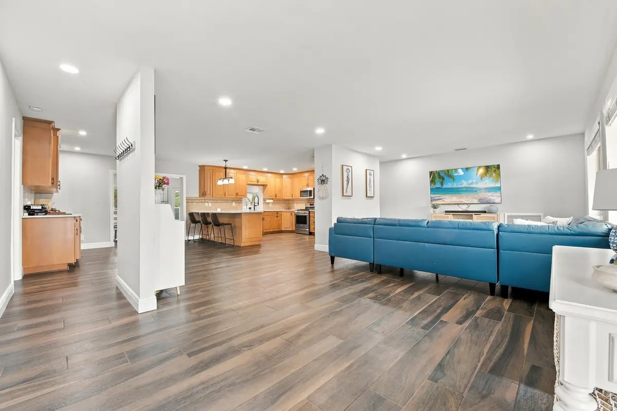 6_016__dsc1748_with_tv at 8553 NW 8TH Court, Coral Springs
