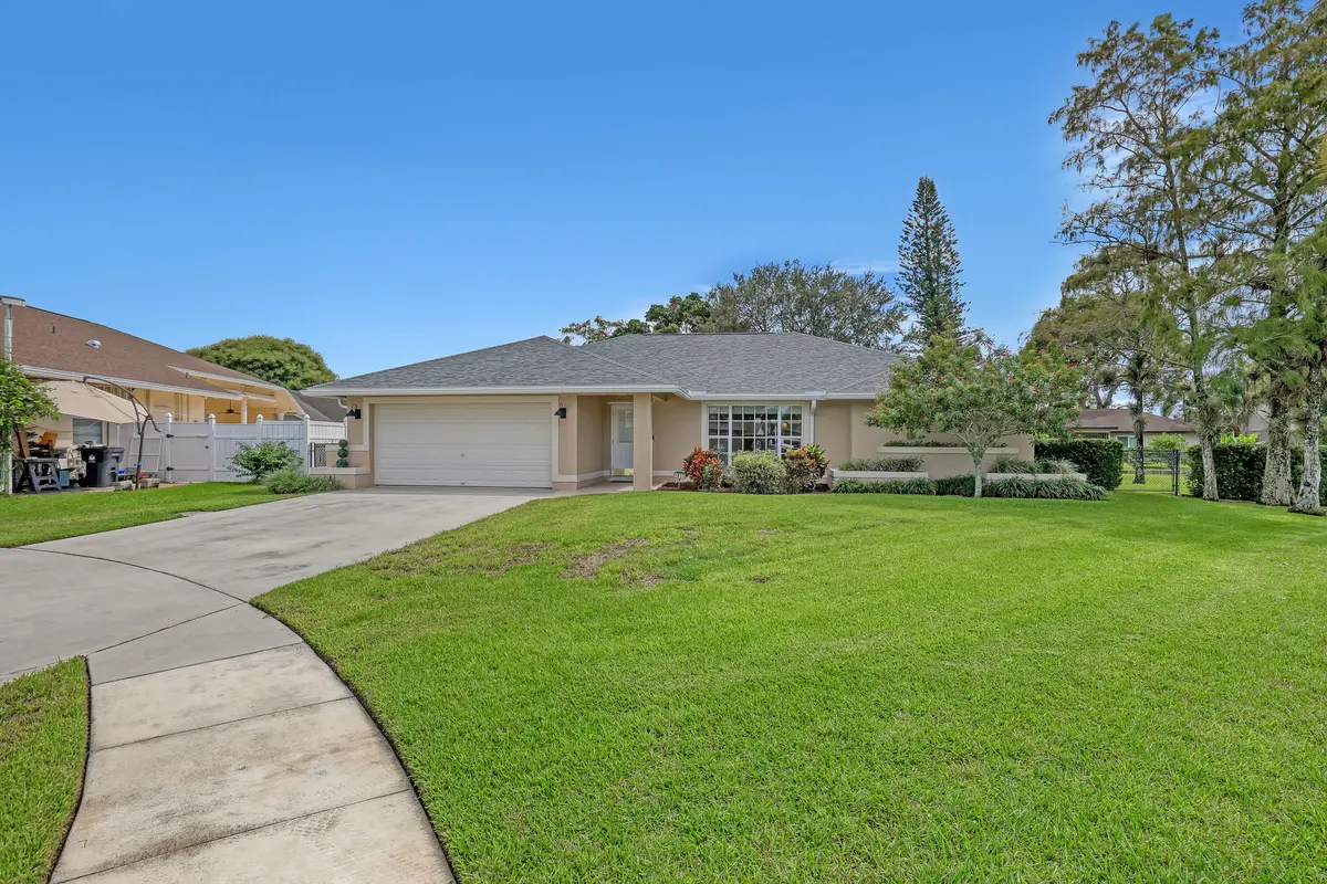 Front at 1835 Moonflower Circle, Wellington