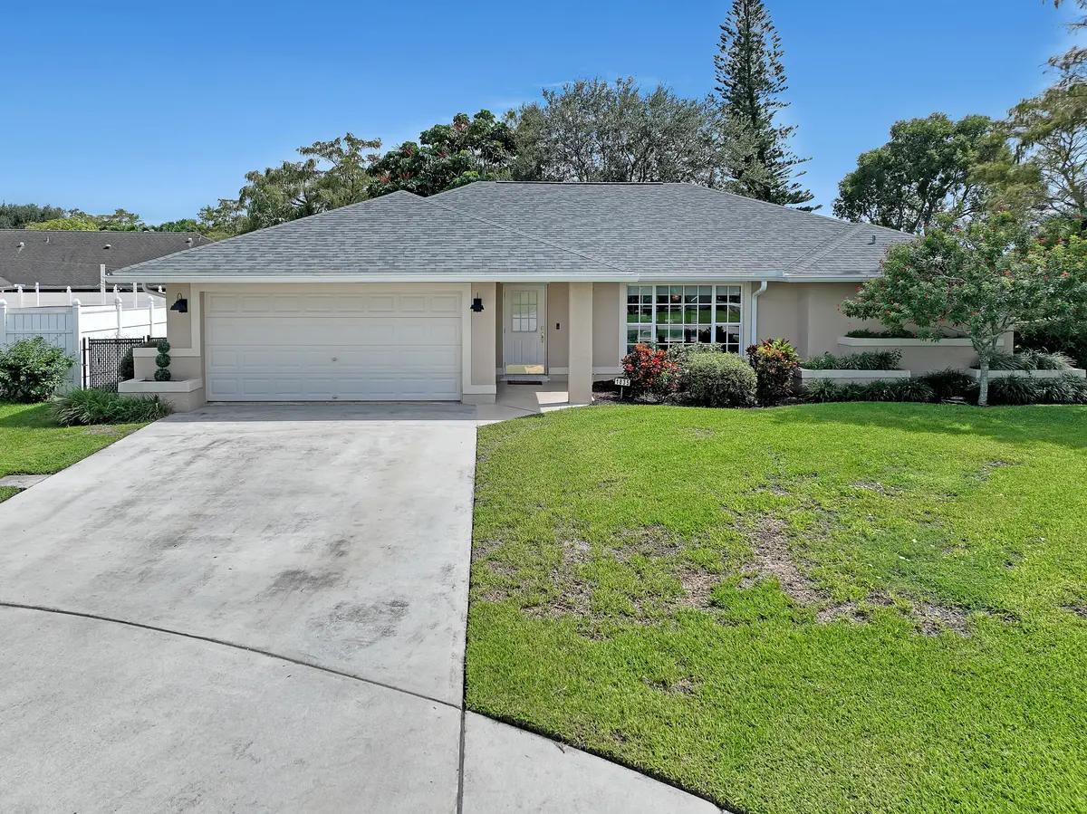 Front at 1835 Moonflower Circle, Wellington