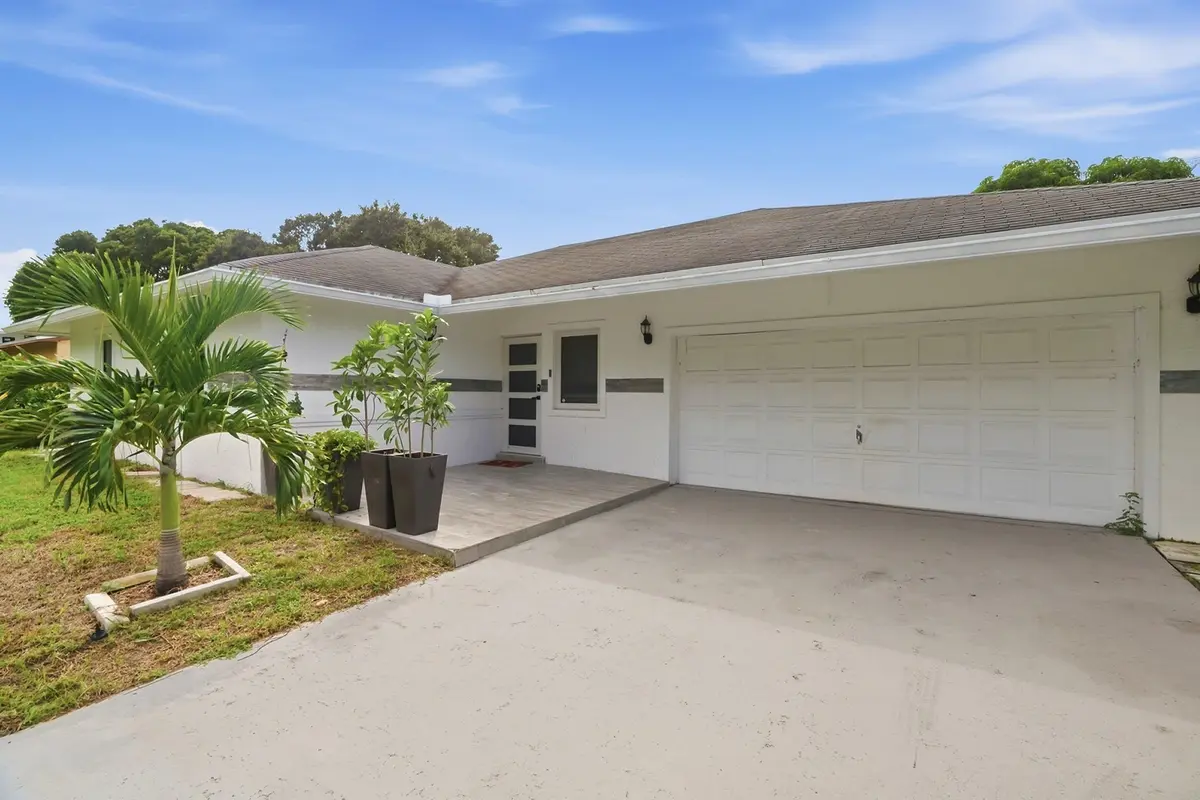 . at 235 NW 3rd Court, Boca Raton