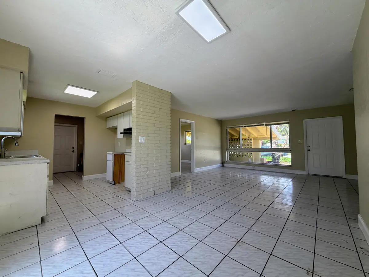 IMG_0188 at 2530 NW 26th Court, Oakland Park