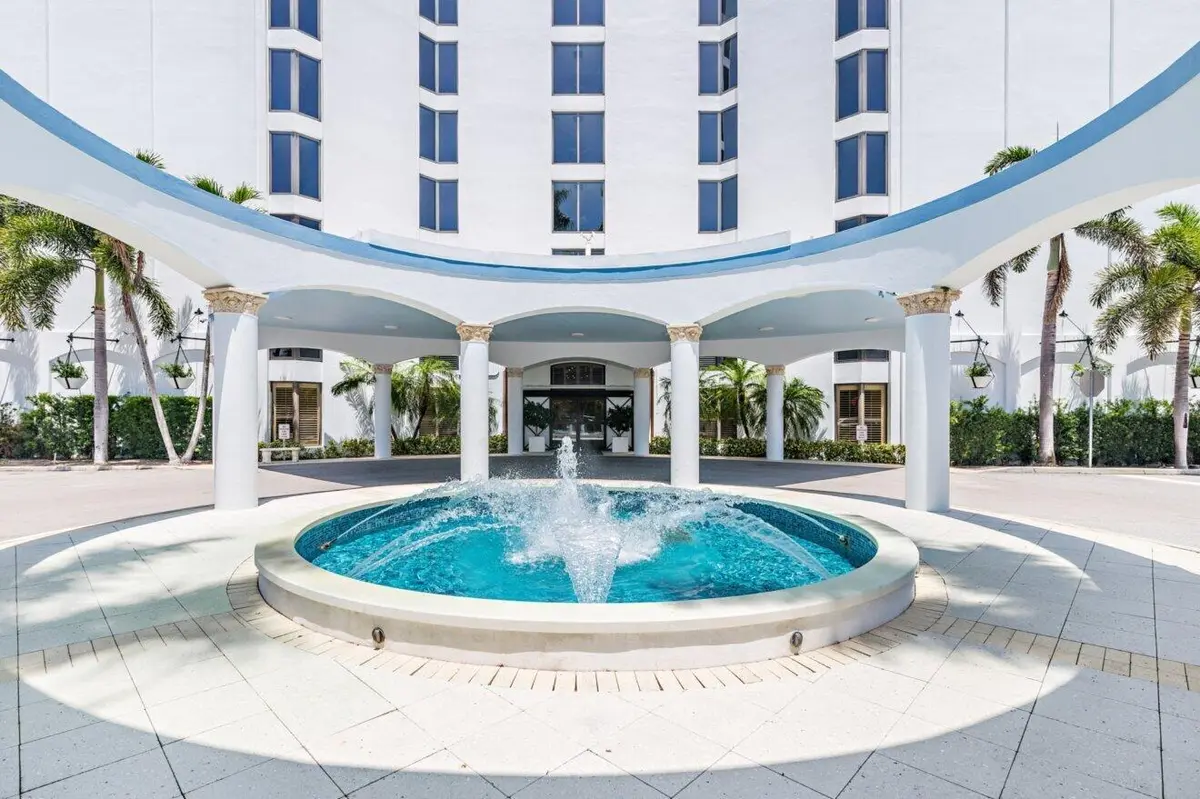412 fountain at 3800 WASHINGTON Road 407, West Palm Beach