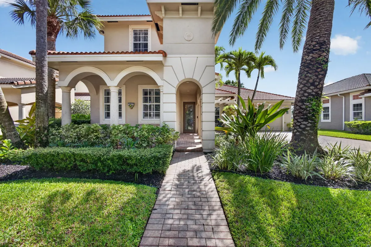 5-web-or-mls-5D1A8382 at 110 Via Veracruz, Jupiter