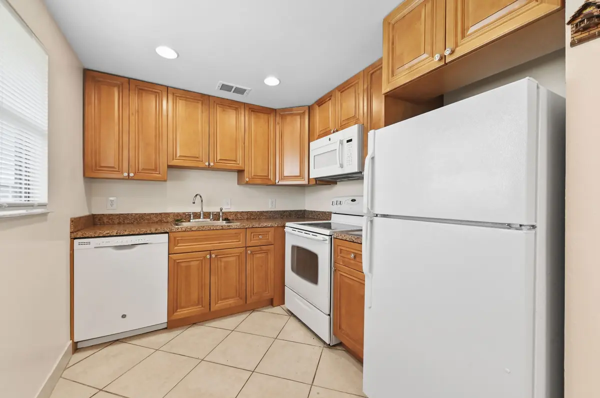 11 Kitchen 02 at 525 Monaco K Boulevard, Delray Beach