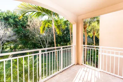6492 EMERALD DUNES Drive 205, West Palm Beach – Condominium for sale