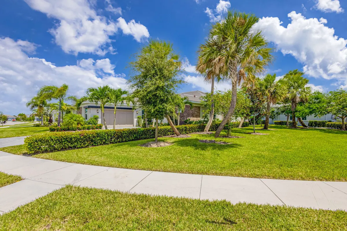 Side view at 9964 SEAGRASS Way, Palm Beach Gardens