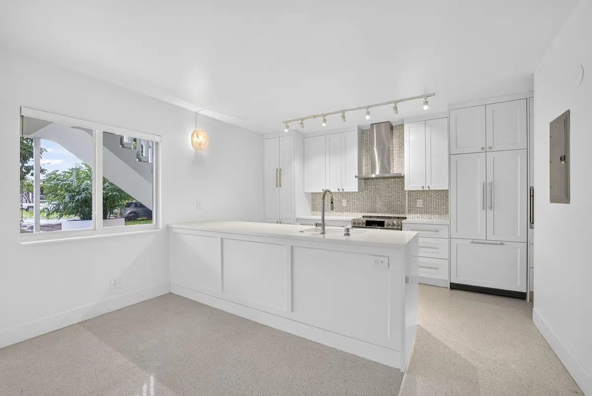 6-web-or-mls-8I8A6234 at 3216 COLONY CLUB Road 4, Pompano Beach