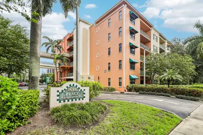 1620 Presidential Way 310, West Palm Beach – Condominium for sale