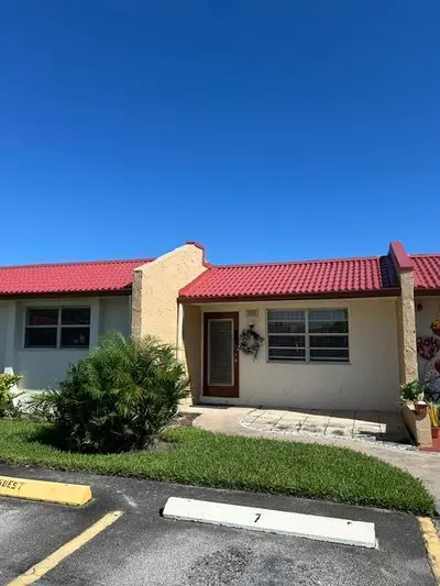 153 Lake Anne Drive, West Palm Beach – Villa for sale