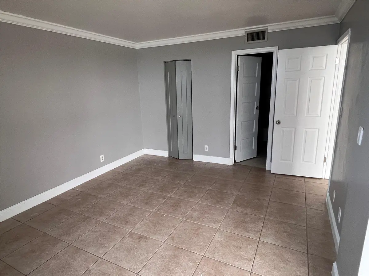 Photo 6 at 118 Lake Emerald Drive 103, Oakland Park