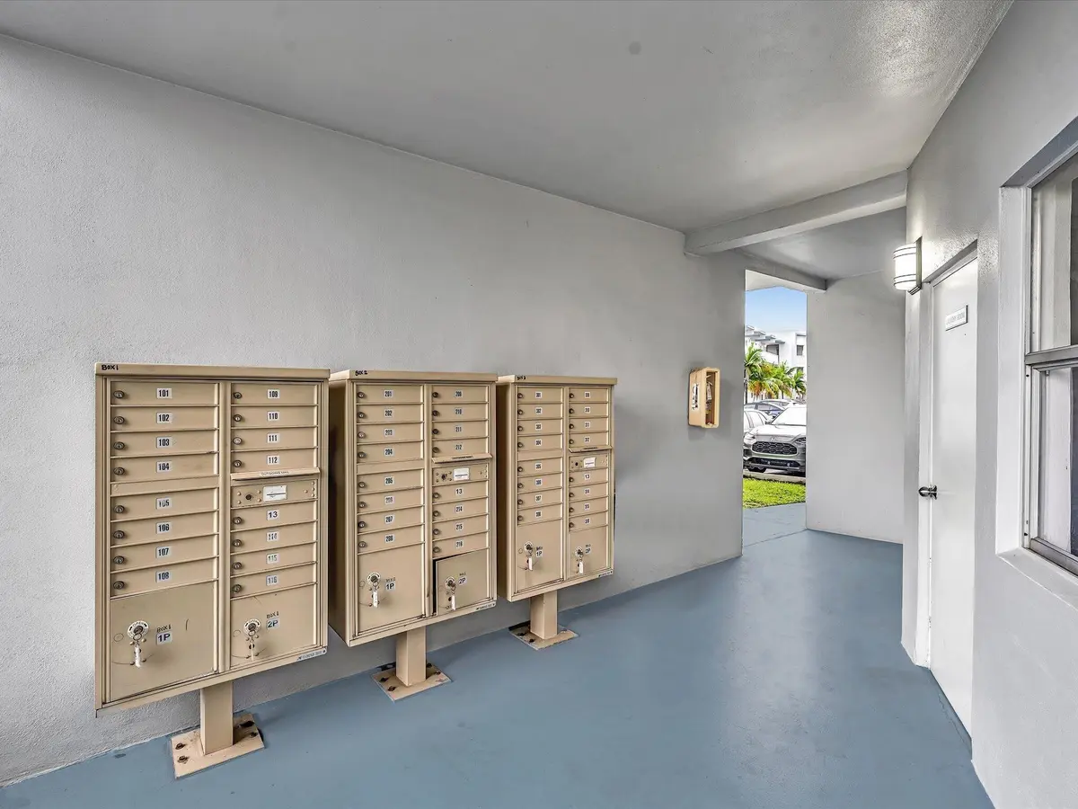 Community Amenities at 2309 Park Lane 316, Hollywood