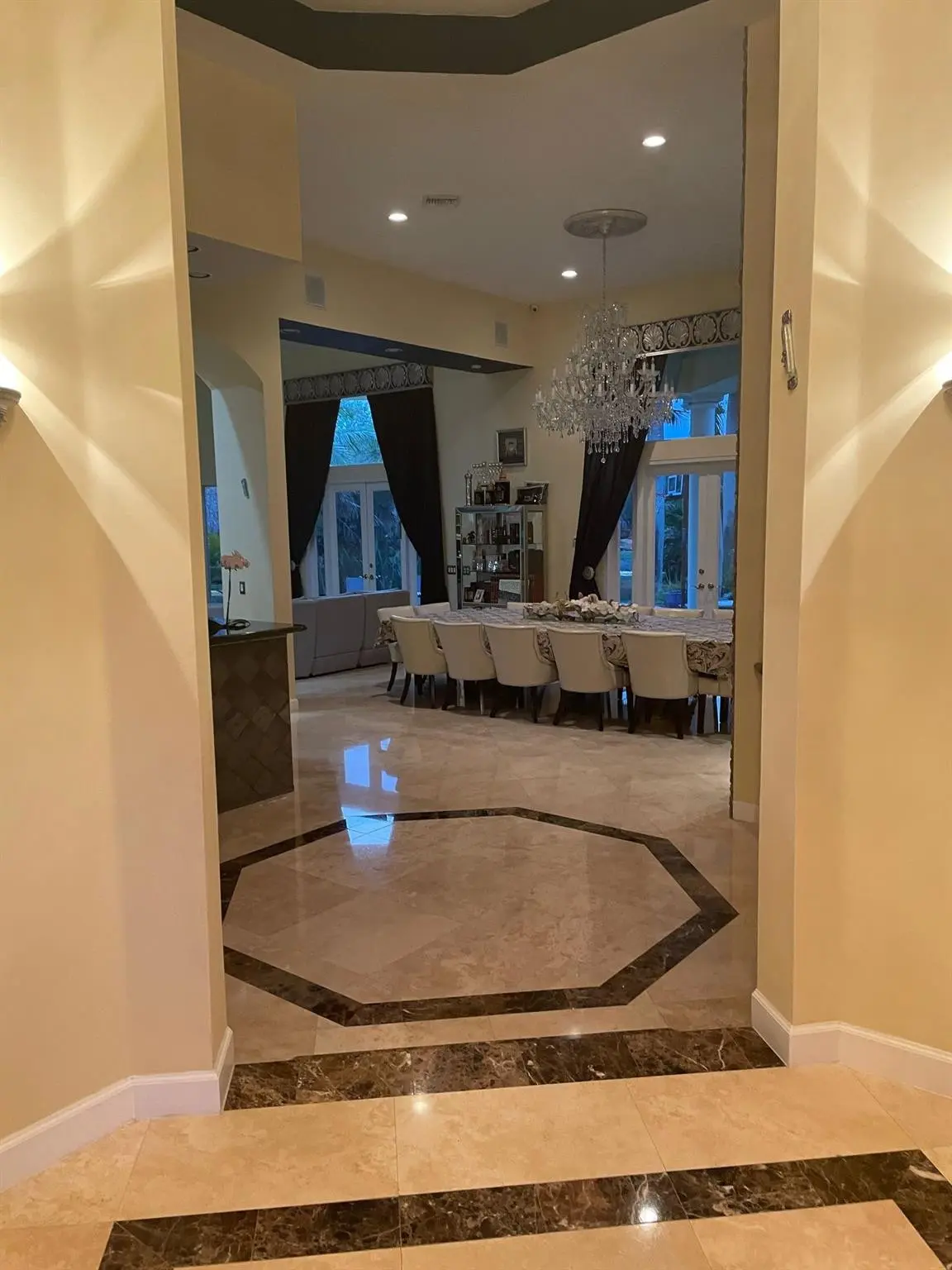 Entrance at 5532 ESTATE OAK Circle, Hollywood