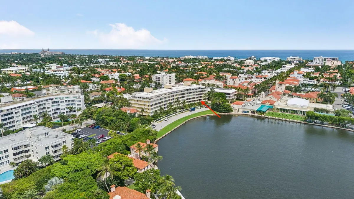 arrow 425 Worth Ave Palm Beach FL 05 at 425 WORTH Avenue 2F, Palm Beach