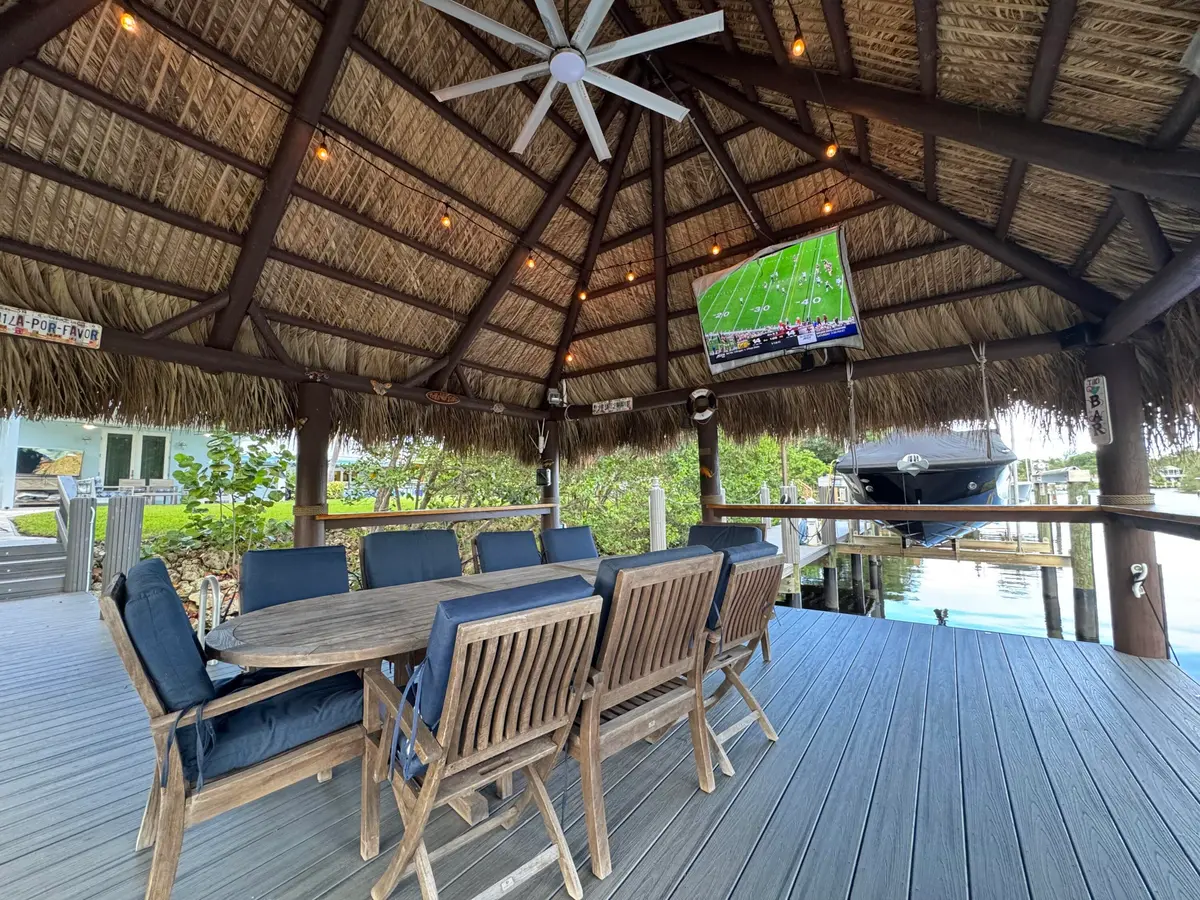 Tiki: TV & Fan at 730 CAMINO LAKES Circle, Boca Raton