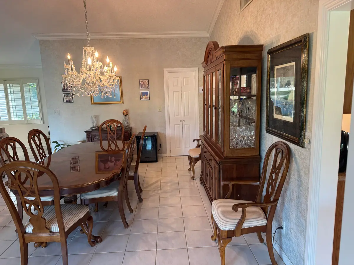 Dining at 10548 GREENTRAIL Drive, Boynton Beach