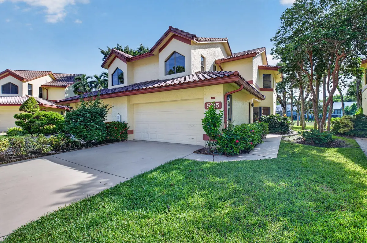 Corner Townhome w/ Bonus Patios at 5315 10TH FAIRWAY Drive 2, Delray Beach