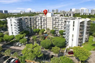 20400 W COUNTRY CLUB Drive 609, Aventura – Condominium for sale