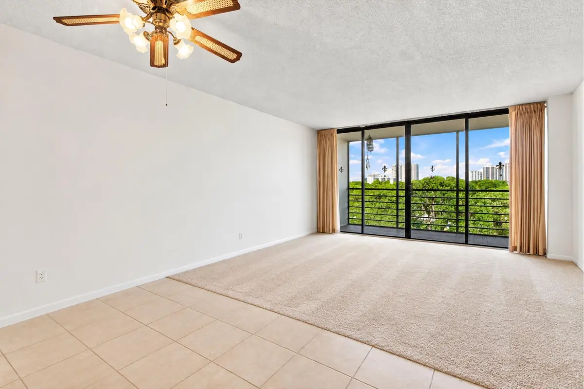 20400 W COUNTRY CLUB Drive 609, Aventura, FL – photo 3