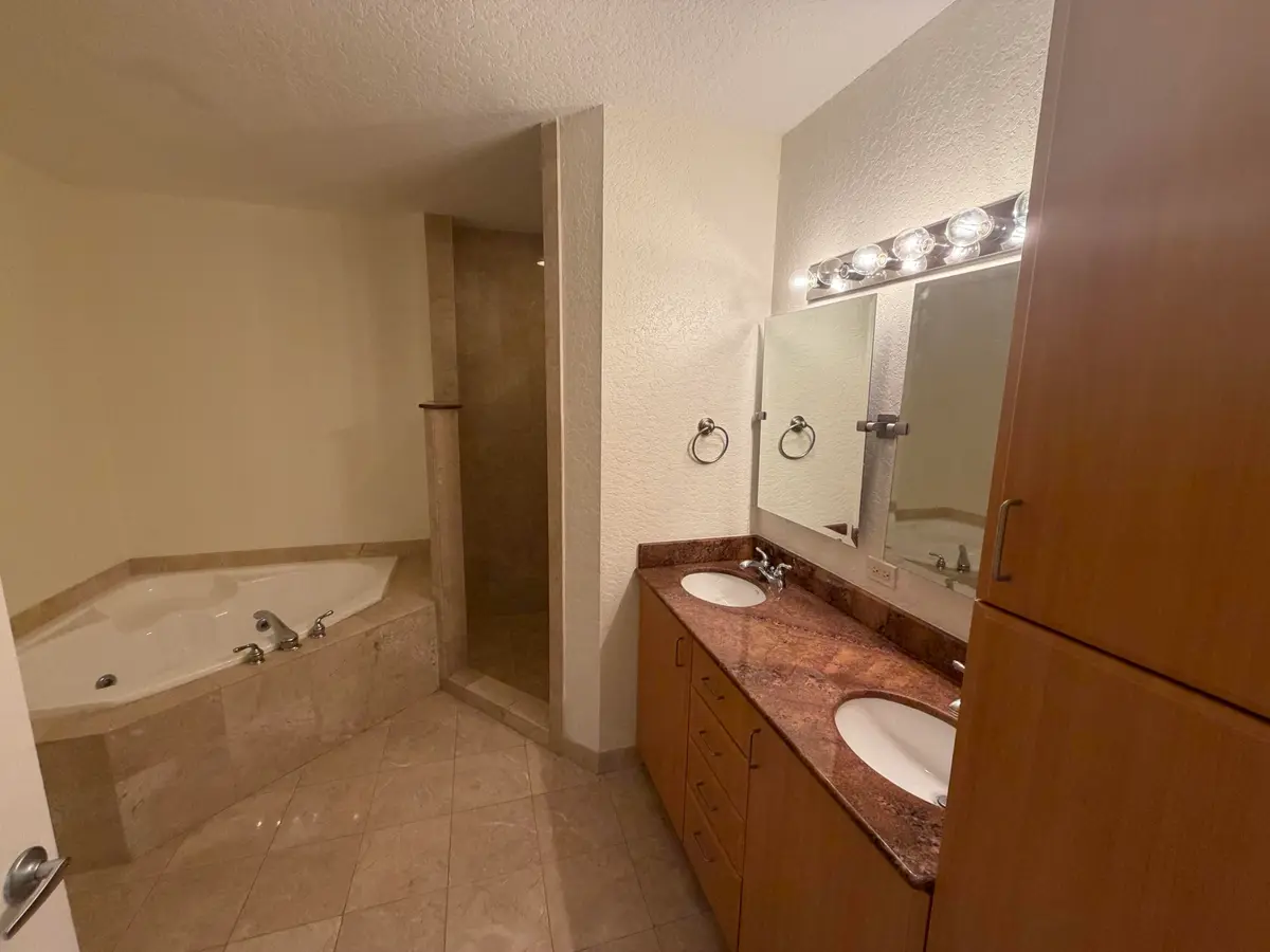 bath mstr at 1640 PRESIDENTIAL Way 307, West Palm Beach