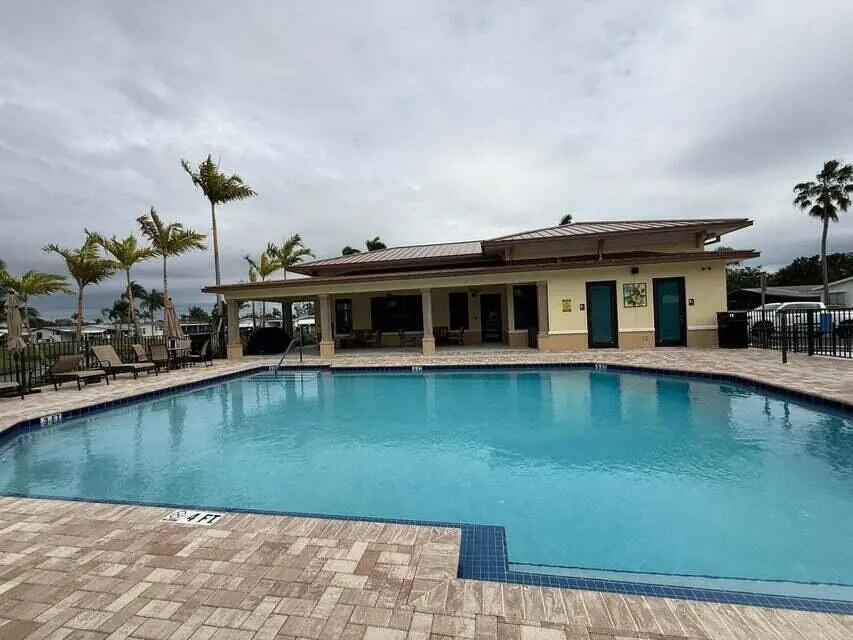 20251115164258304222000000-o at 6085 Seashore  Drive, Atlantis