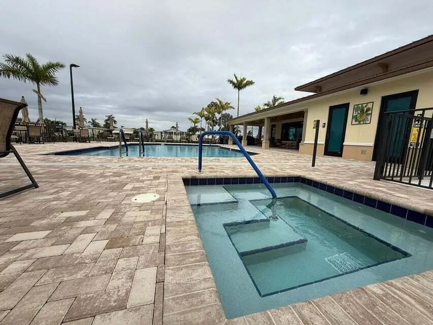 20251115164258752844000000-o at 6085 Seashore  Drive, Atlantis