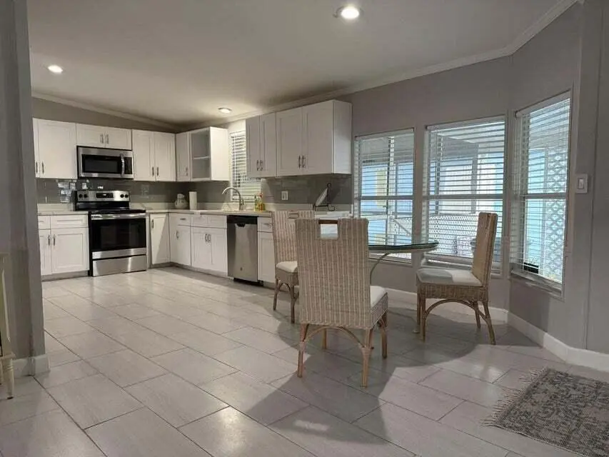 20251115164259647101000000-o at 6085 Seashore  Drive, Atlantis