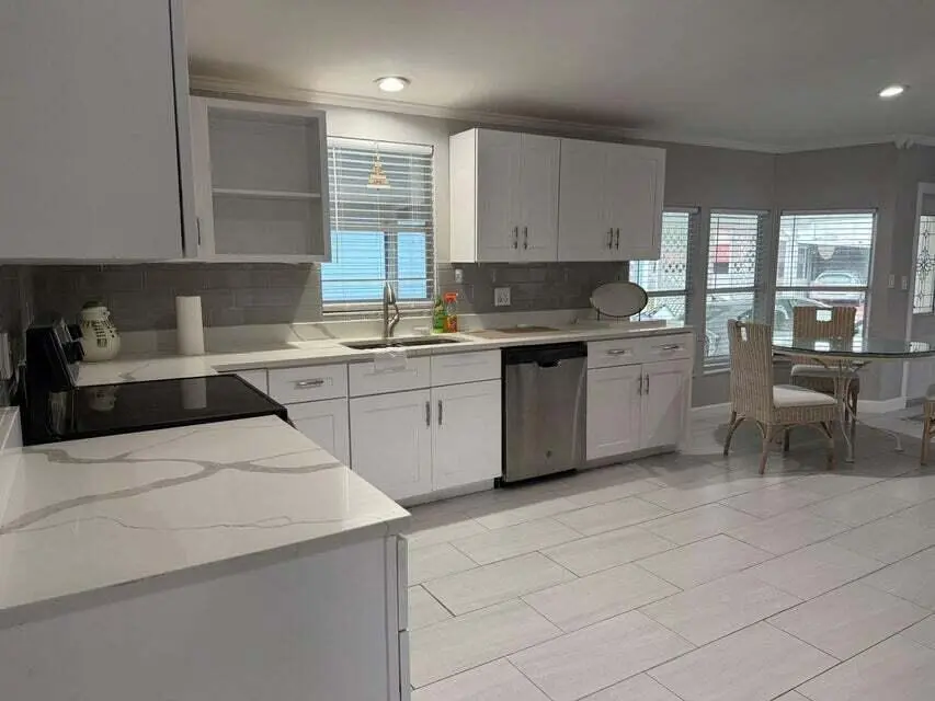 20251115164300945398000000-o at 6085 Seashore  Drive, Atlantis