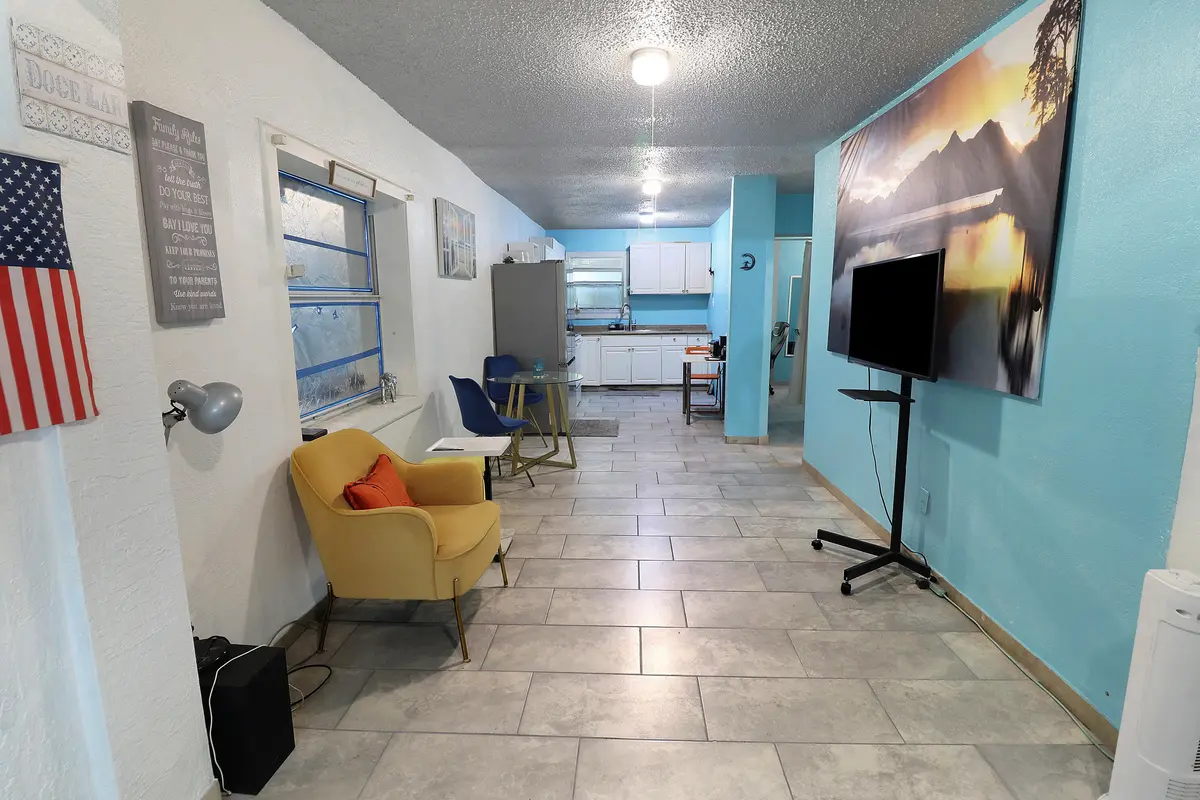 IMG_1817 at 207 SW 4TH Street, Deerfield Beach