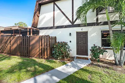 148 WEYBRIDGE Circle C, Royal Palm Beach – Townhouse for sale