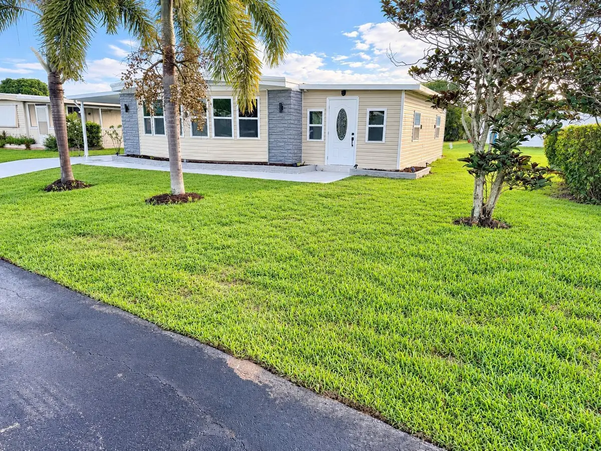 419ccad4-39fe-438d-952d-852556e0dc84 at 8572 Crown Drive, Boynton Beach